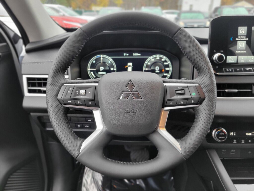 New 2025 Mitsubishi Outlander SE image 26