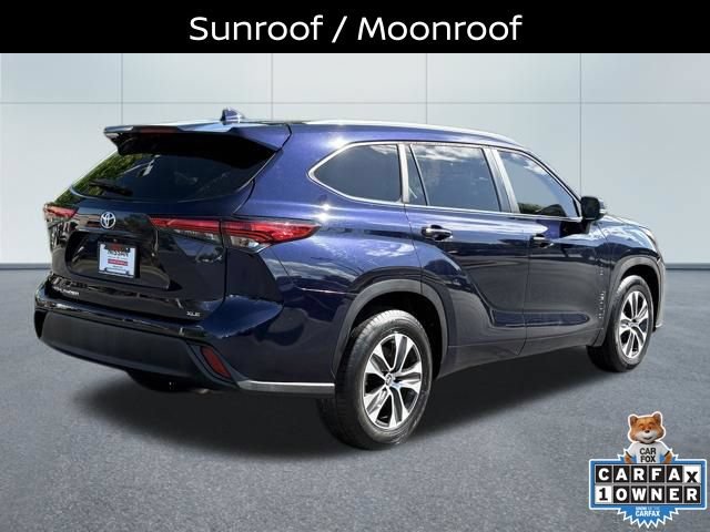 Used 2023 Toyota Highlander XLE FWD image 3