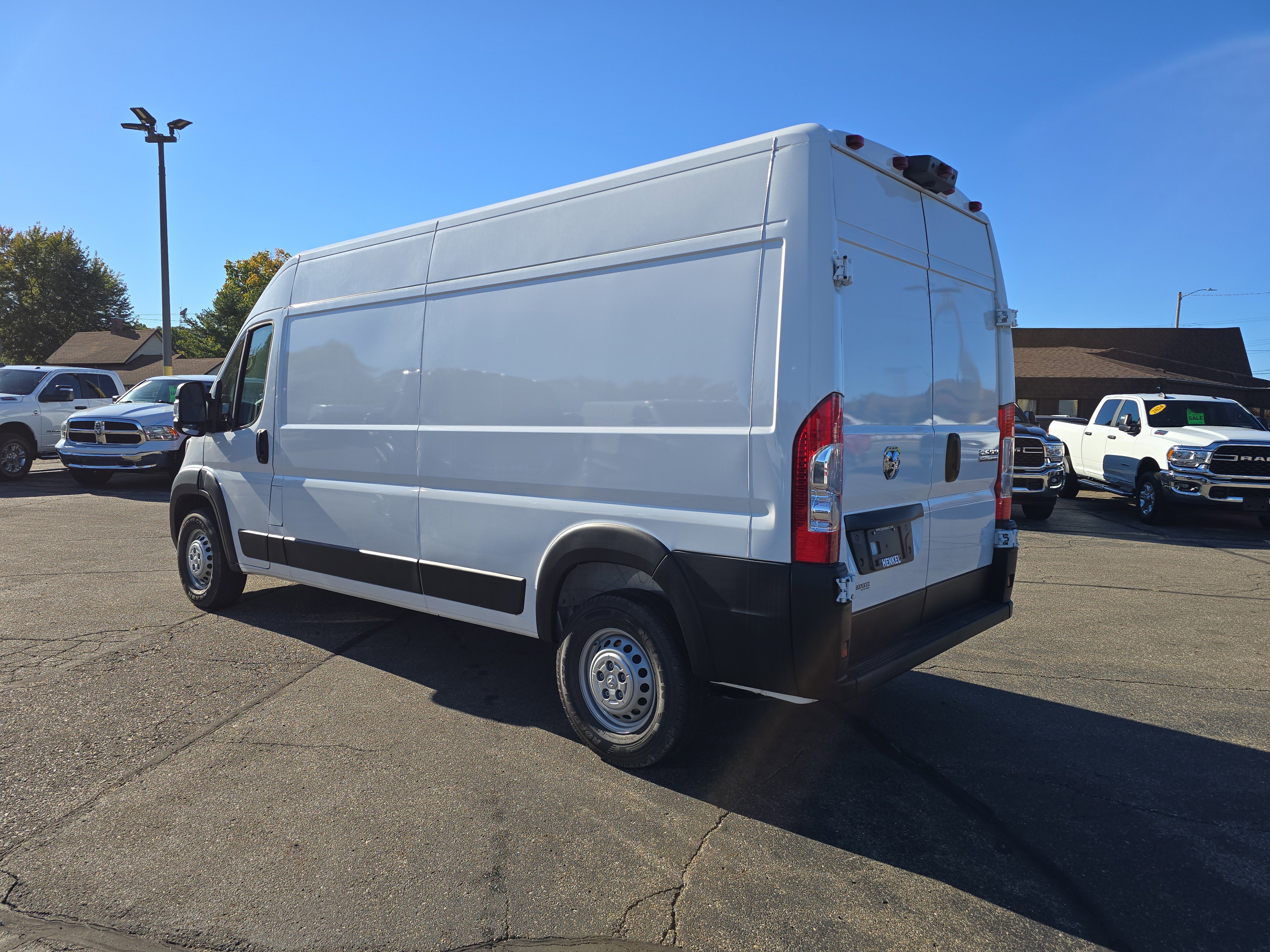 Used 2025 RAM ProMaster 2500 w/ Convenience Group image 3