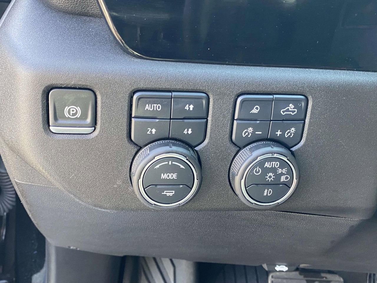 Used 2024 Chevrolet Silverado 1500 LTZ AWD/4WD image 19