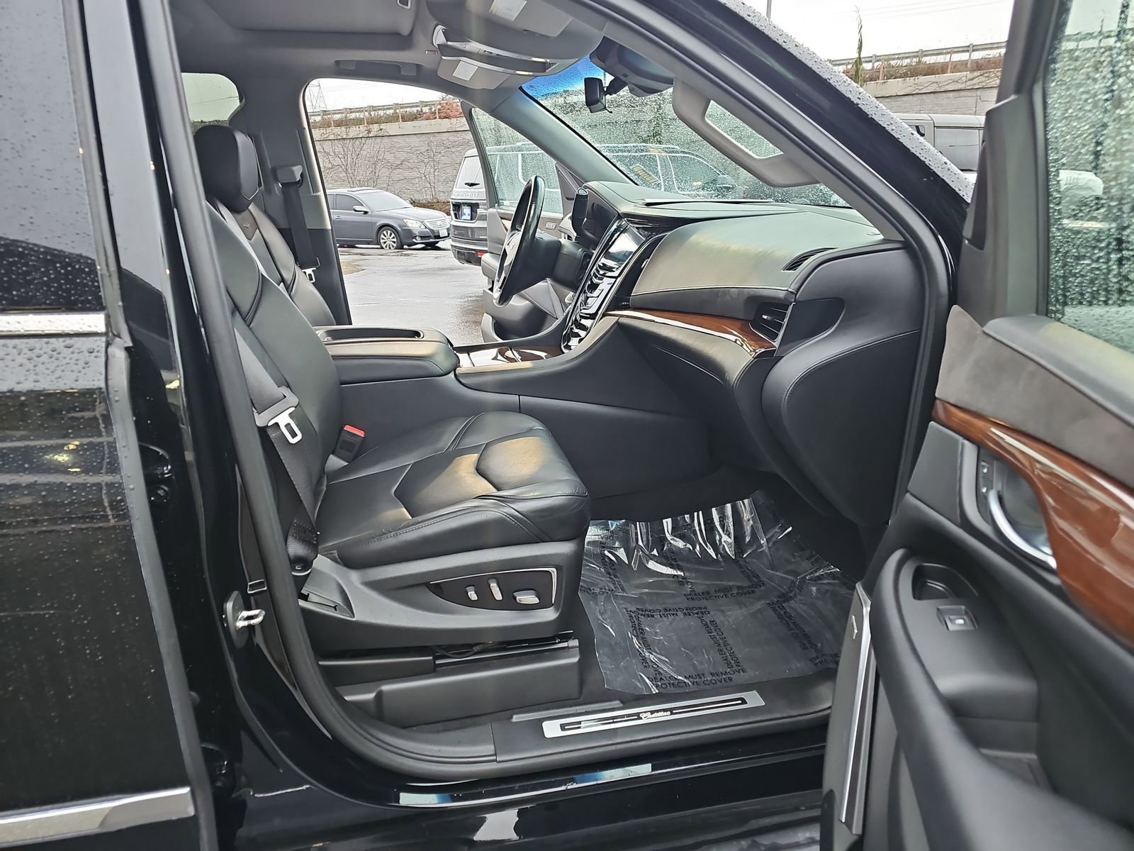 Used 2018 Cadillac Escalade Luxury image 18