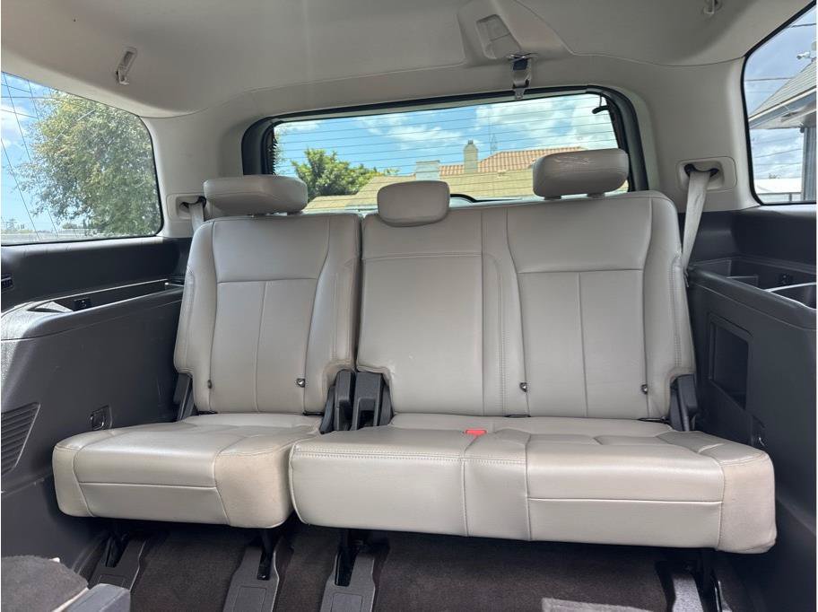 Used 2020 Ford Expedition XLT w/ Equipment Group 202A AWD/4WD image 31