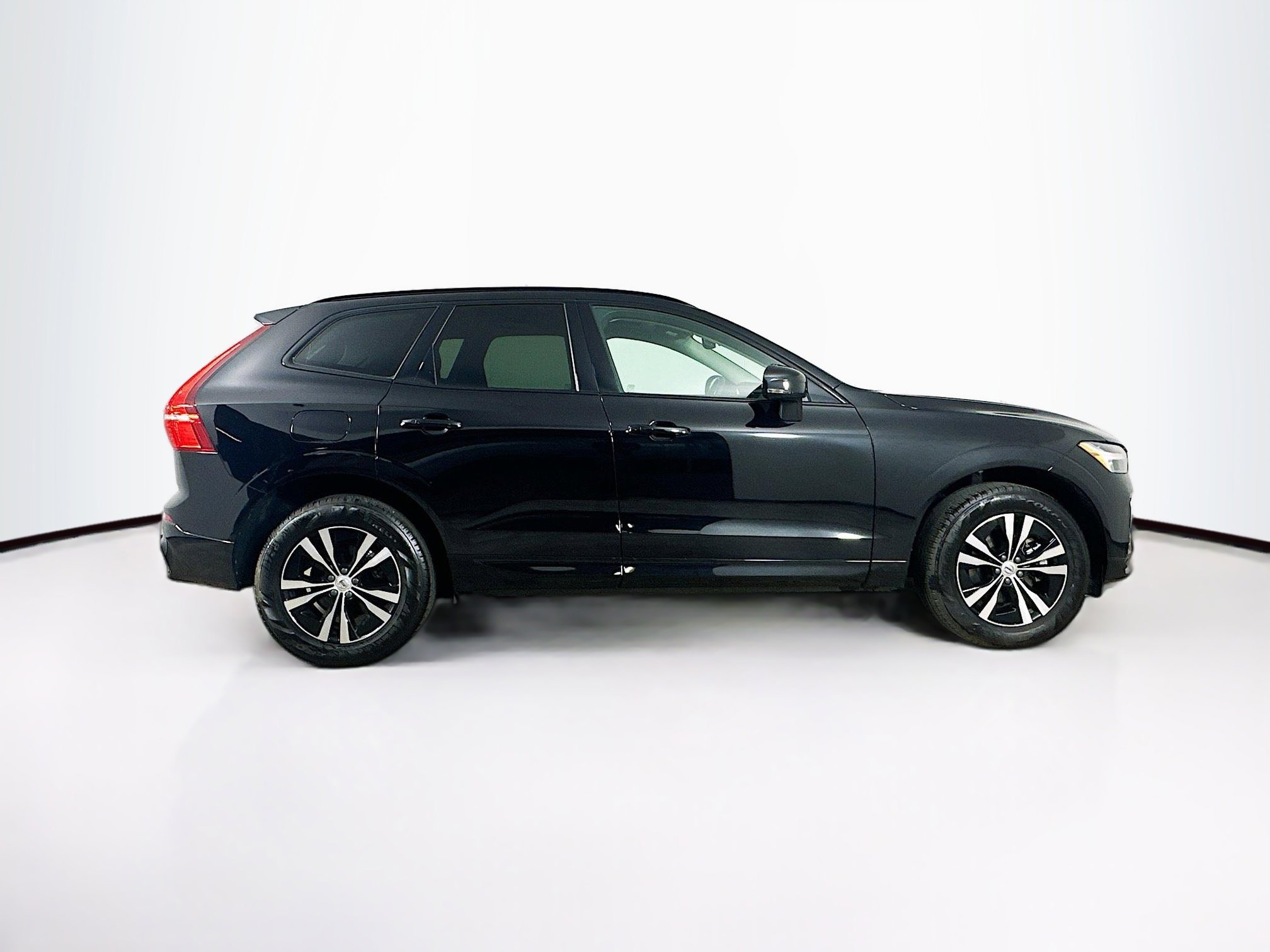 Used 2024 Volvo XC60 B5 Core image 10