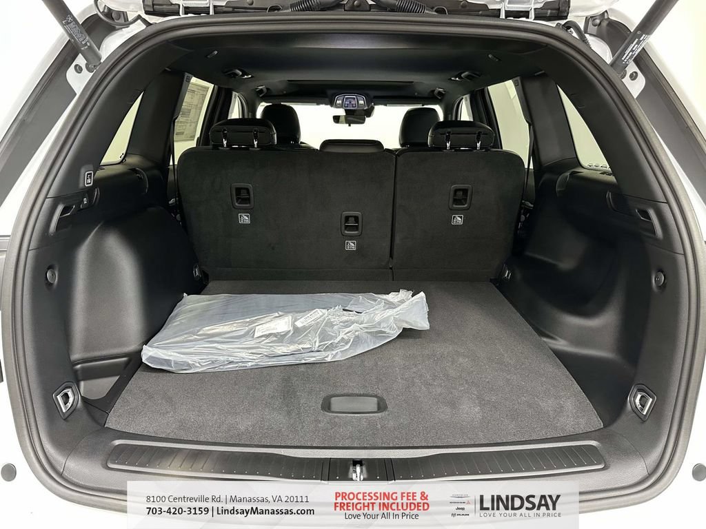 New 2026 Jeep Grand Cherokee Altitude AWD/4WD image 10