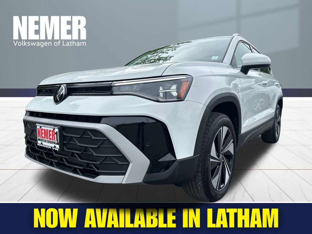 Used 2025 Volkswagen Taos SE w/ Panoramic Sunroof Package AWD/4WD image 1