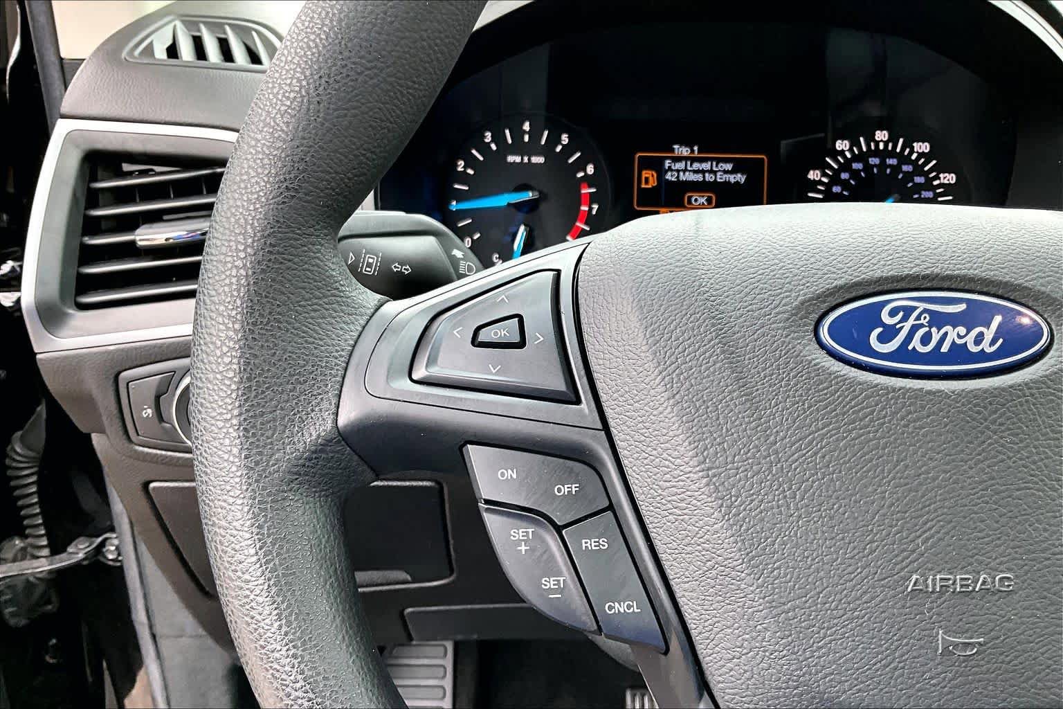 Used 2019 Ford Edge SE FWD image 24