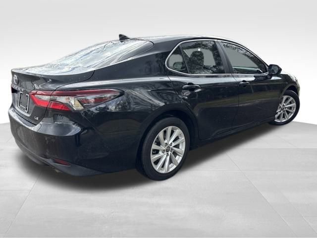 Used 2022 Toyota Camry LE image 8