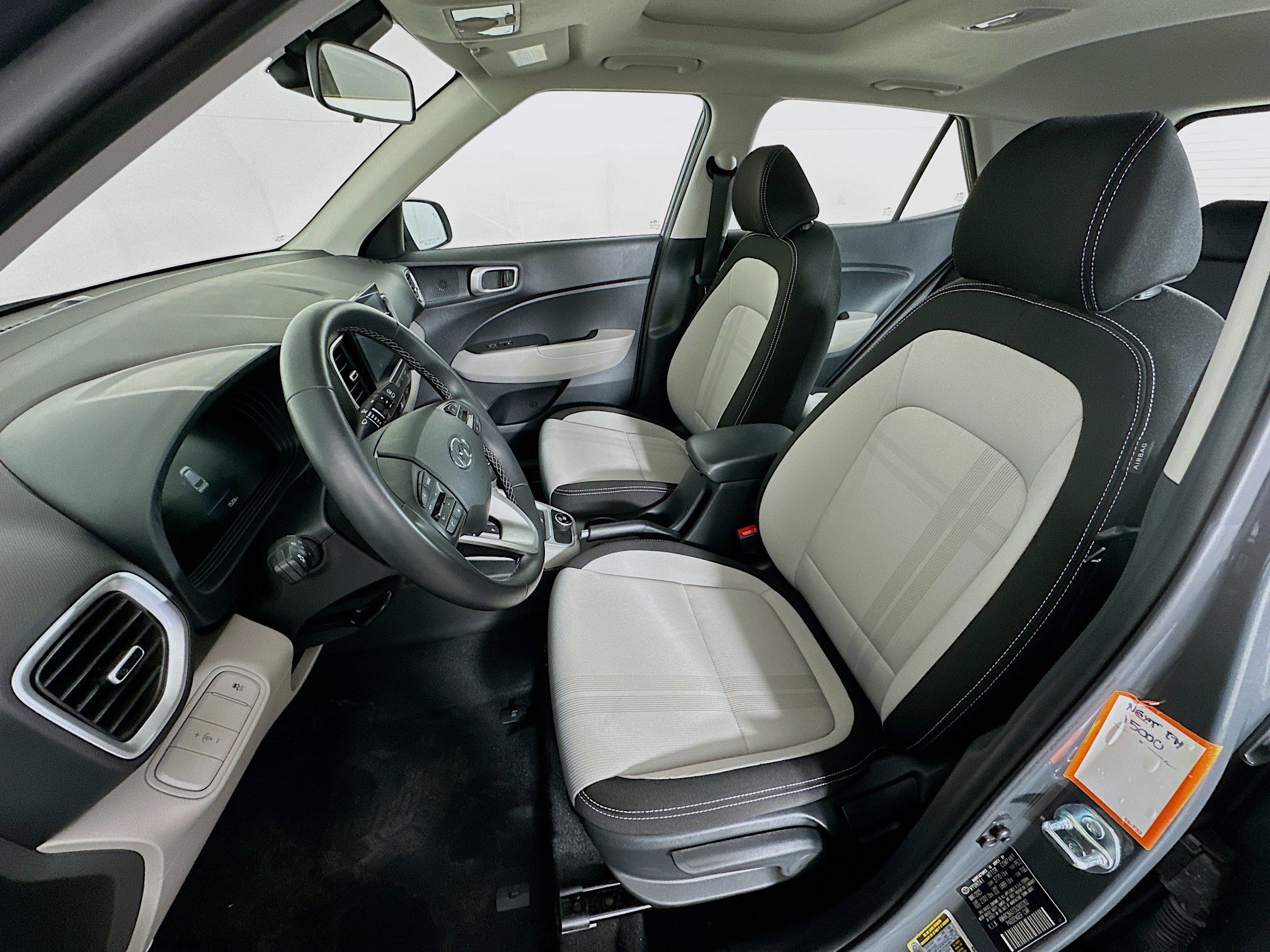 Used 2025 Hyundai Venue SEL image 13