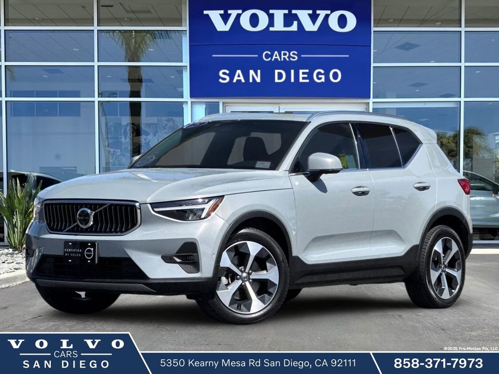 Certified 2025 Volvo XC40 B5 Plus image 1