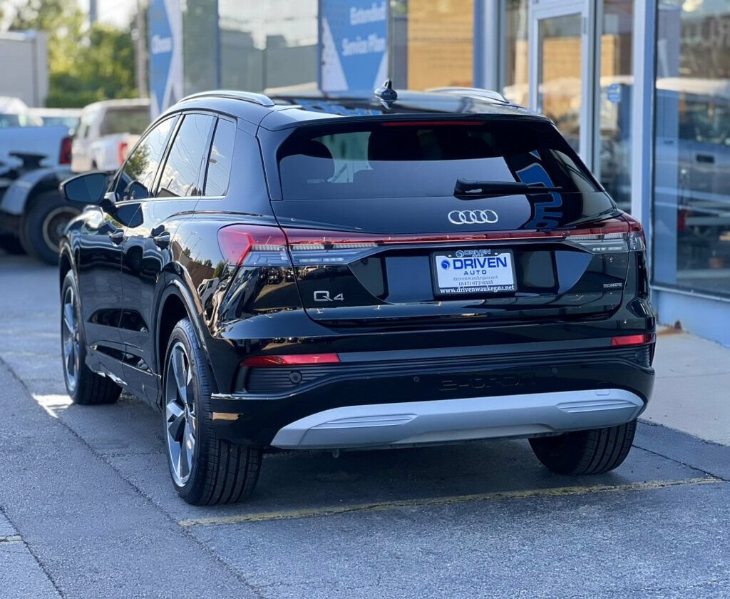 Used 2022 Audi Q4 e-tron Premium Plus w/ Premium Plus AWD/4WD image 3