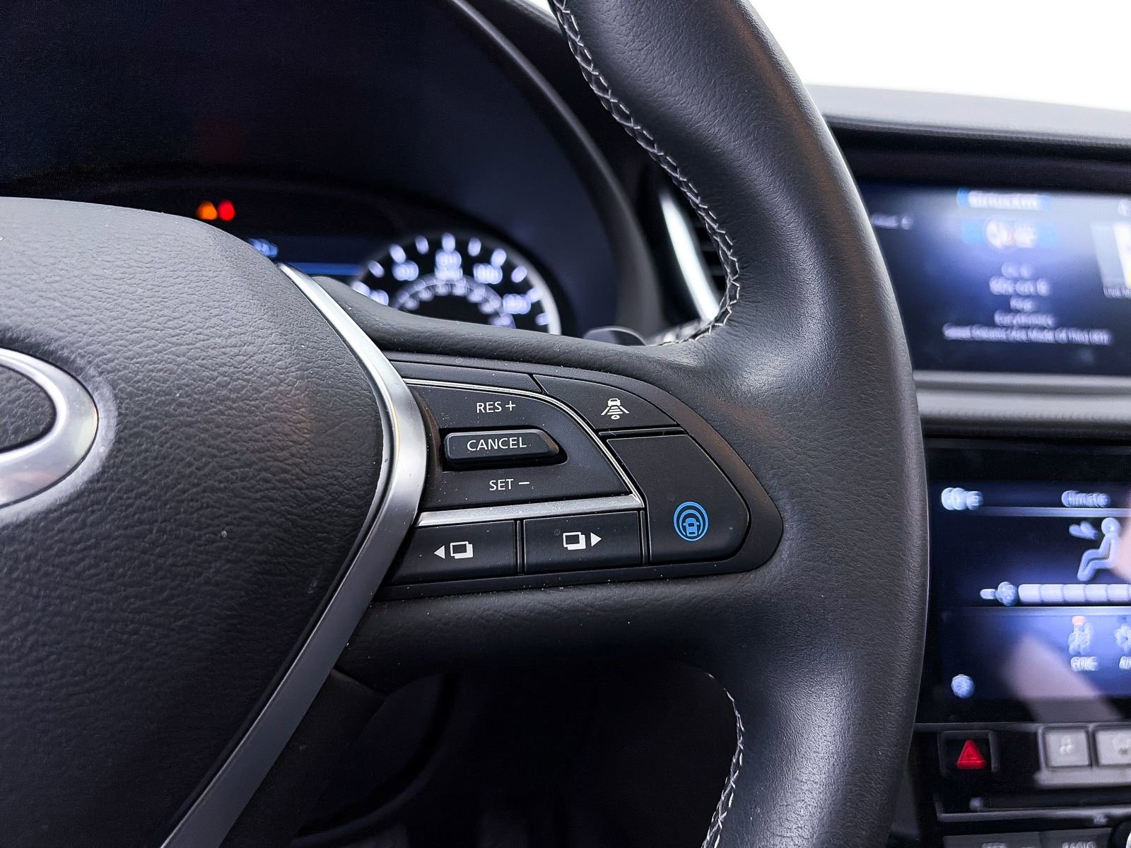 Used 2025 INFINITI QX50 Luxe image 32