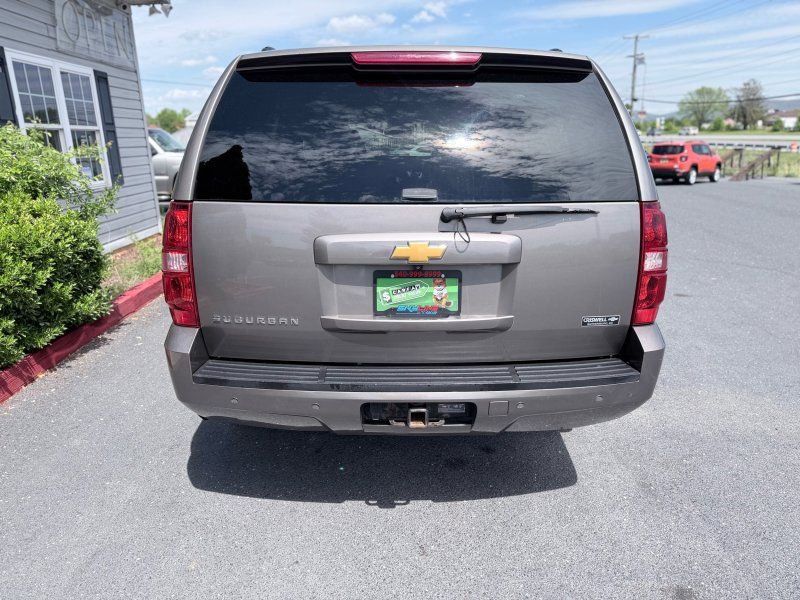 Used 2013 Chevrolet Suburban LT image 6