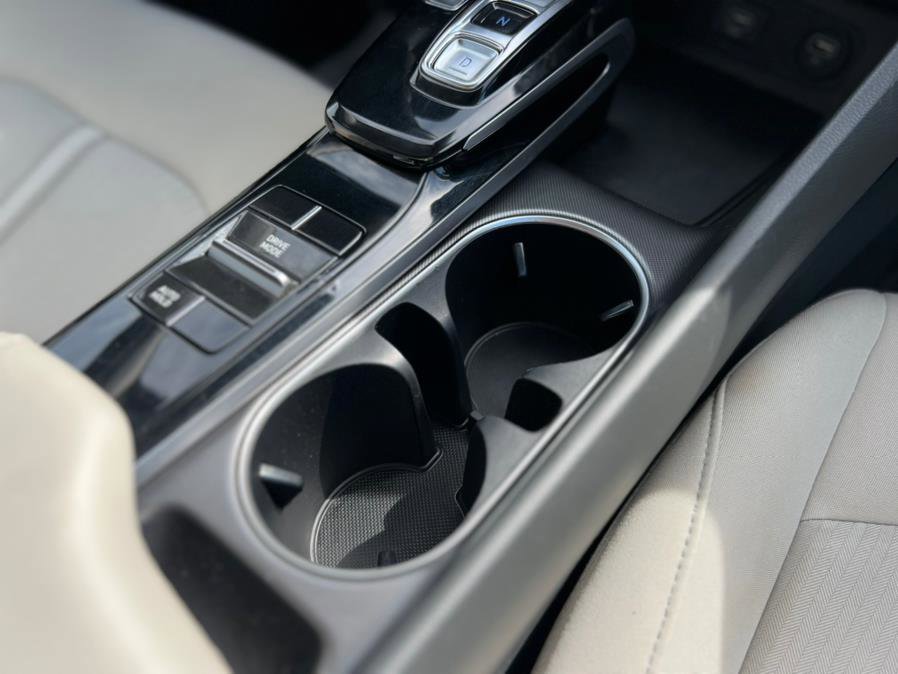 Used 2023 Hyundai Sonata SE w/ Preferred Accessory Package image 18