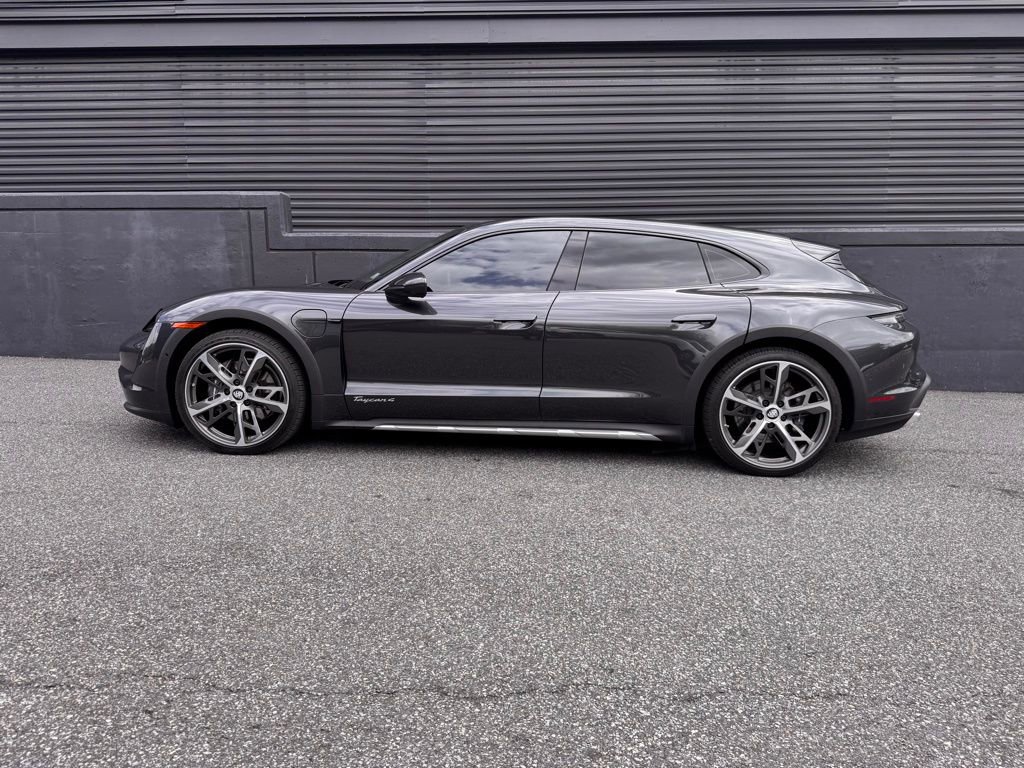 Certified 2022 Porsche Taycan 4 Cross Turismo AWD/4WD image 2