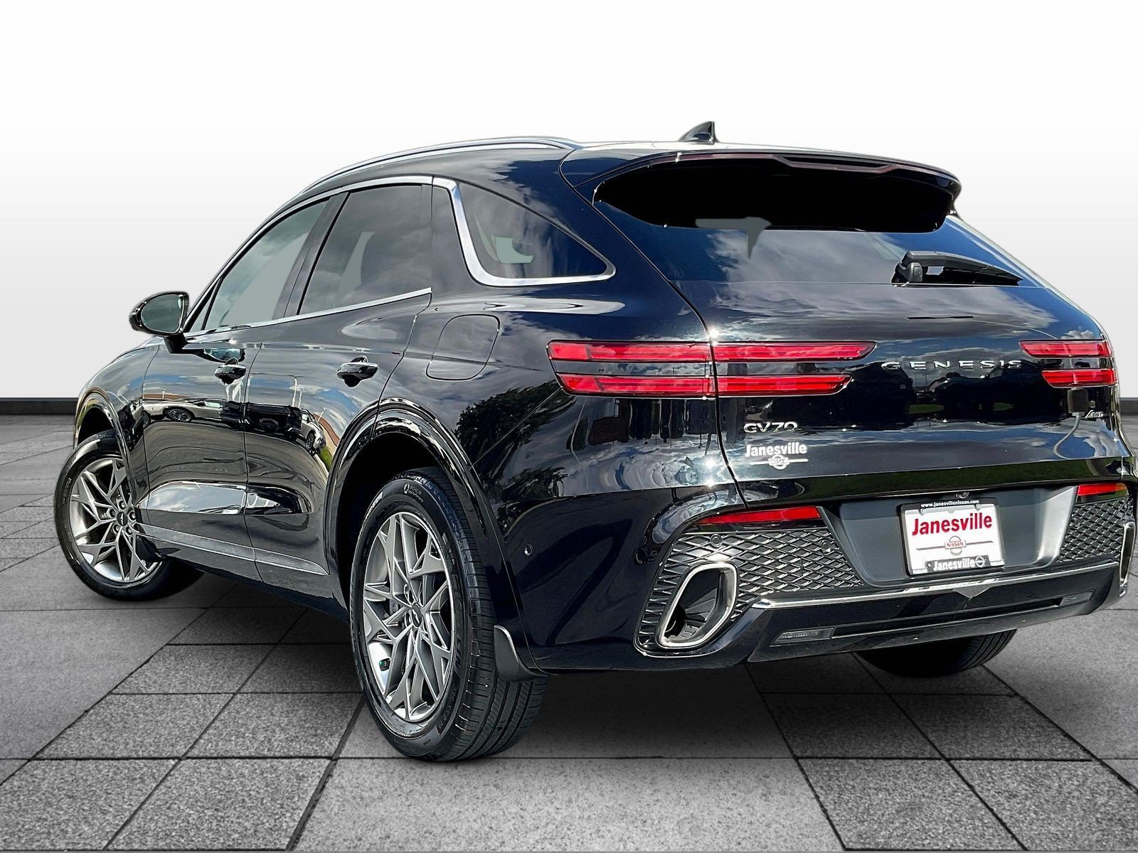 Used 2023 Genesis GV70 2.5T w/ Advanced Package AWD/4WD image 5
