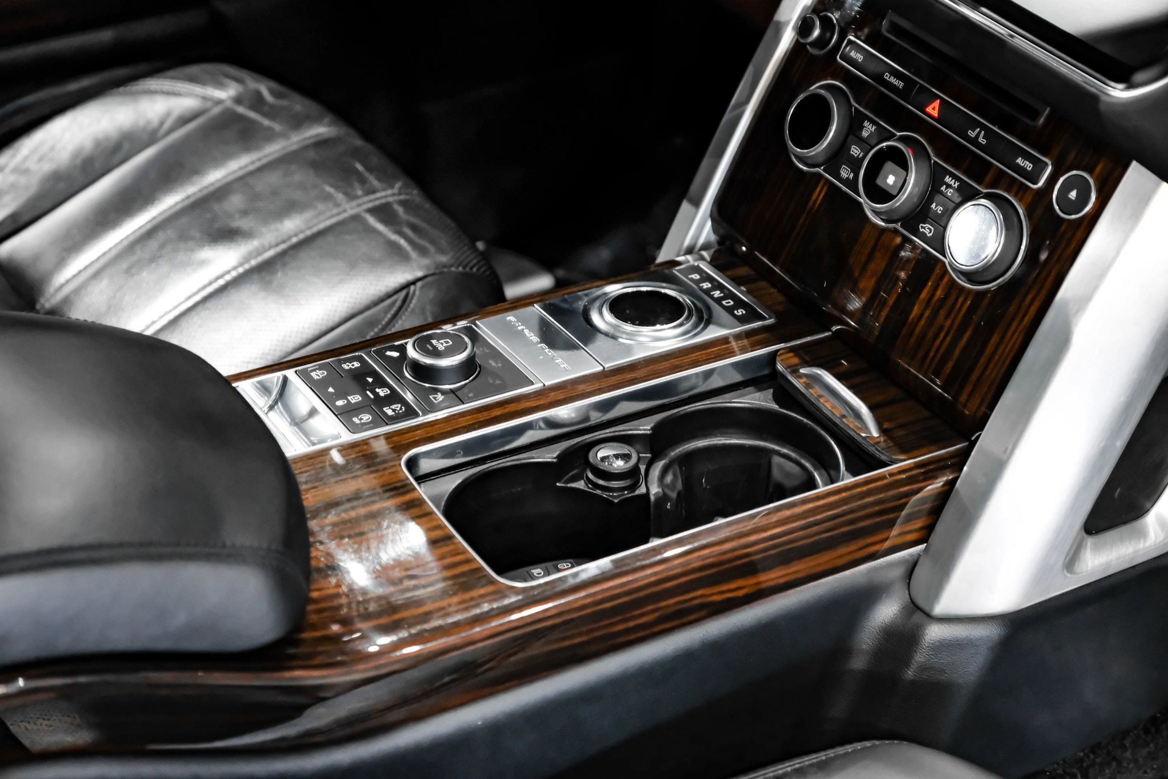 Used 2017 Land Rover Range Rover HSE image 30