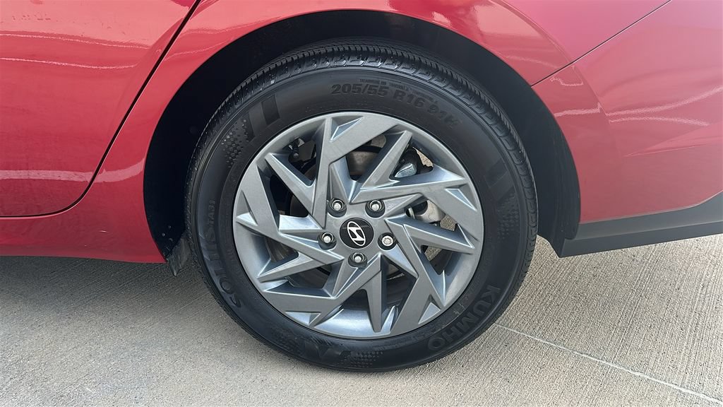 Certified 2024 Hyundai Elantra SEL FWD image 17