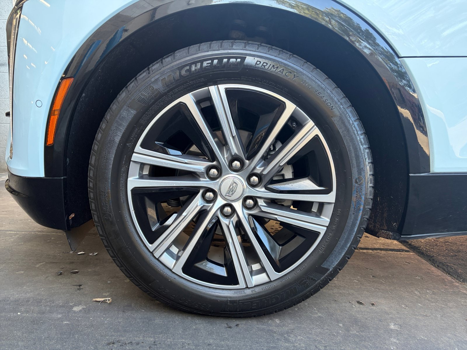 Used 2024 Cadillac Lyriq Luxury w/ LPO, Floor Liner Package AWD/4WD image 29