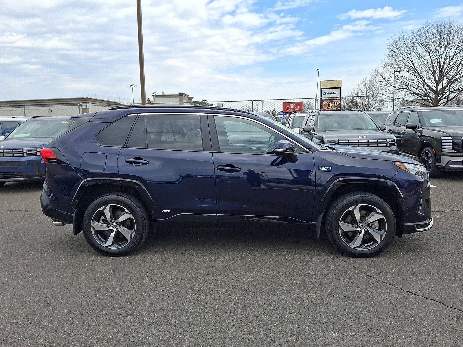 Used 2023 Toyota RAV4 SE w/ Weather & Moonroof Package image 7