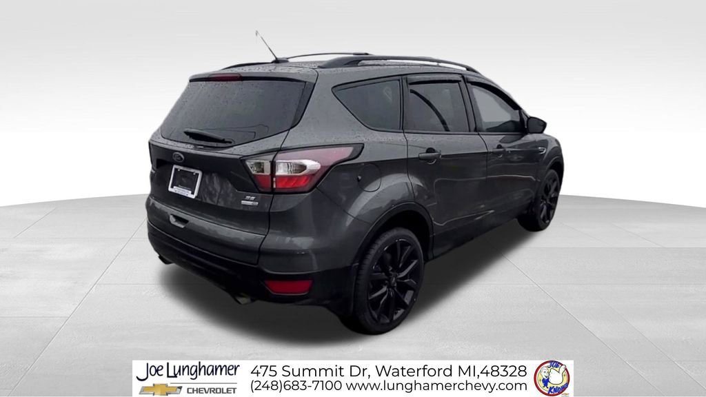 Used 2017 Ford Escape SE w/ SE Sport Appearance Package image 9