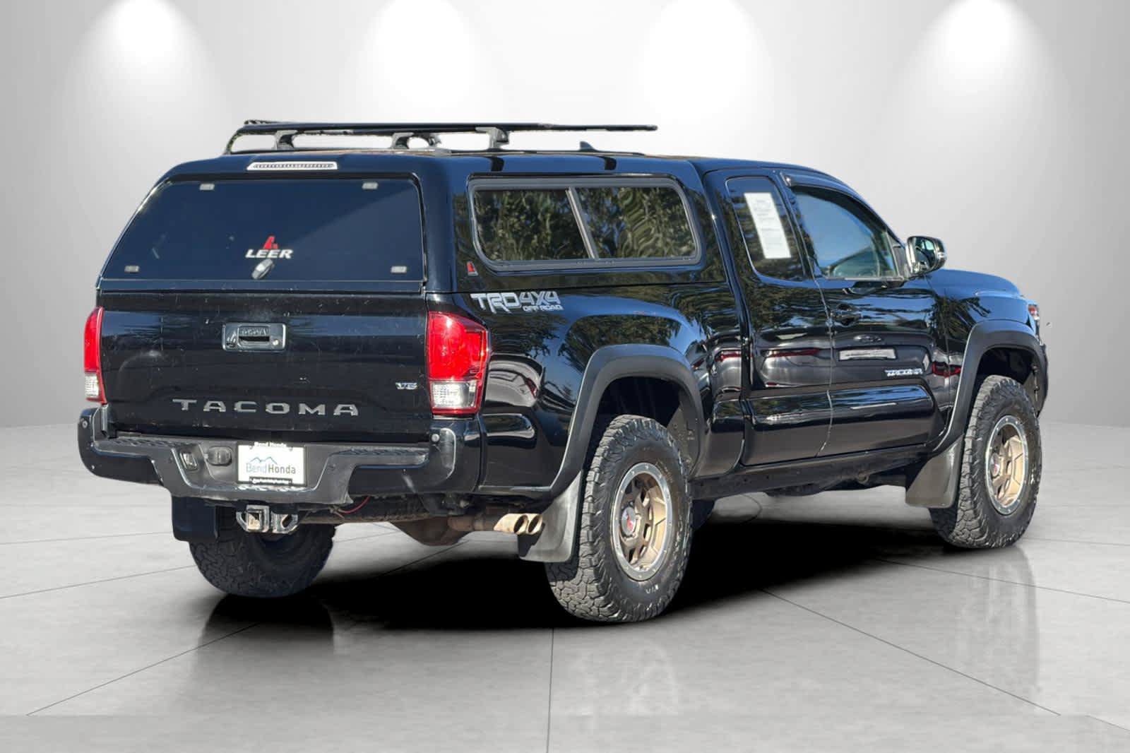 Used 2016 Toyota Tacoma TRD Off-Road w/ Premium & Technology Package AWD/4WD image 2