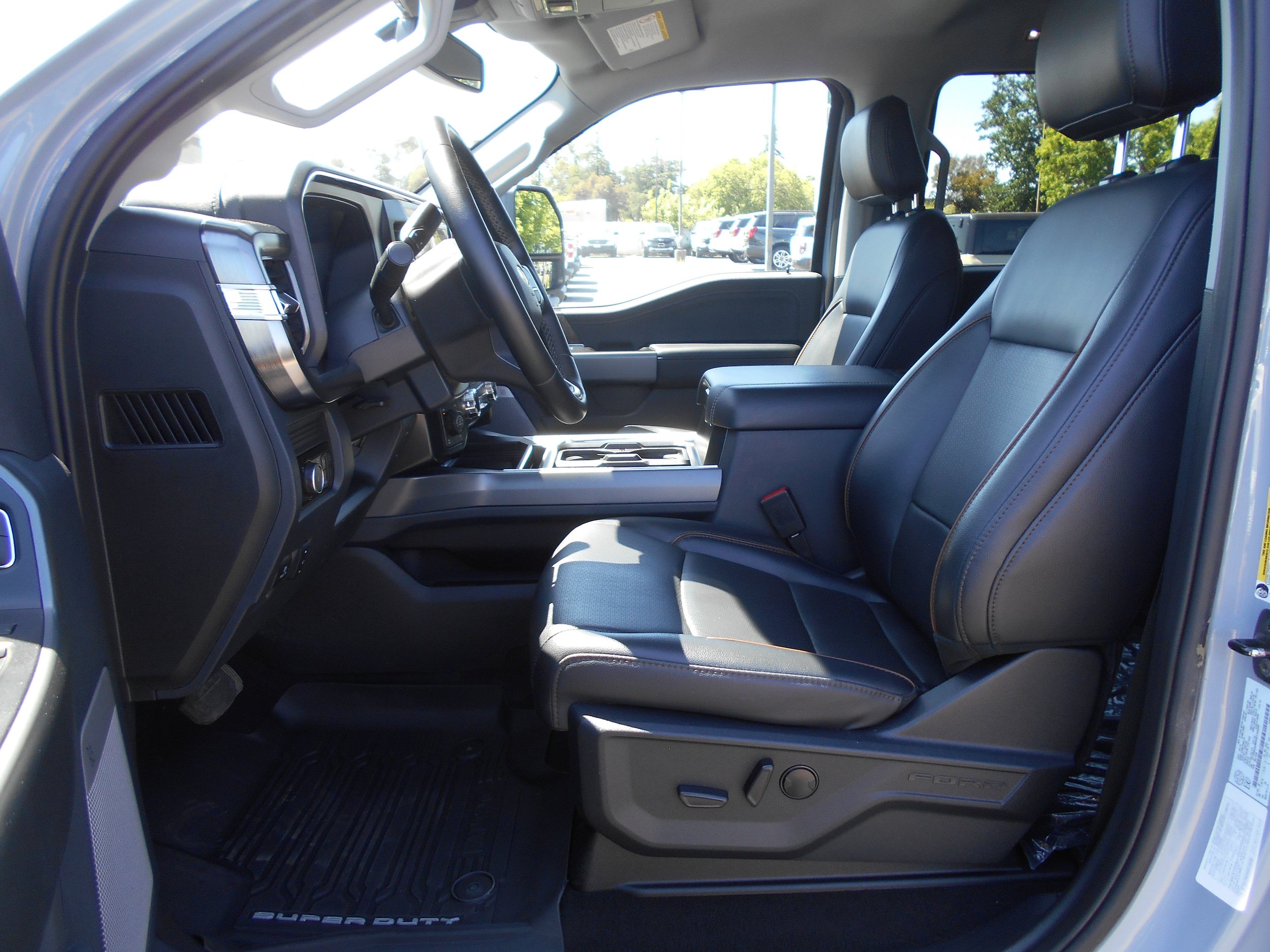 Certified 2025 Ford F250 Lariat w/ Tremor Off-Road Package AWD/4WD image 5