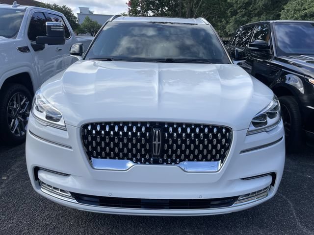 Used 2023 Lincoln Aviator Black Label w/ Class IV Trailer Tow Package AWD/4WD image 2