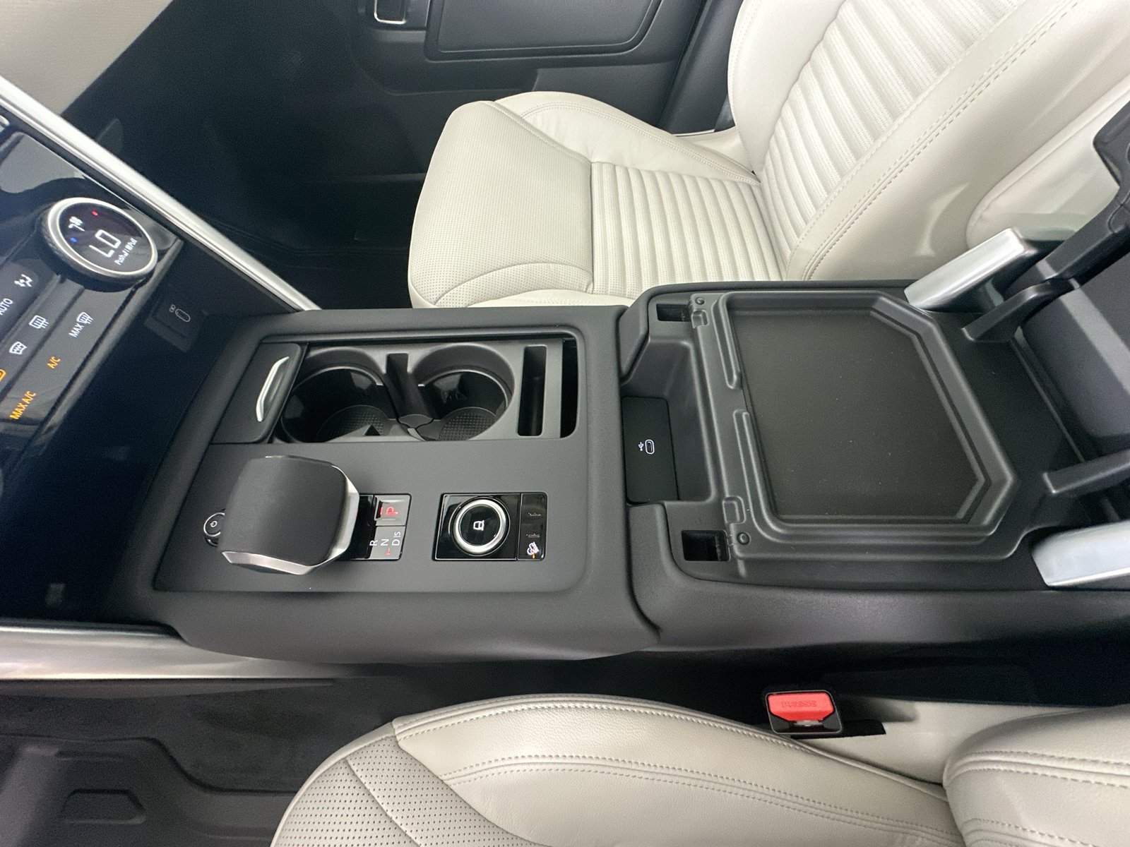 New 2026 Land Rover Discovery Limited Edition AWD/4WD image 29