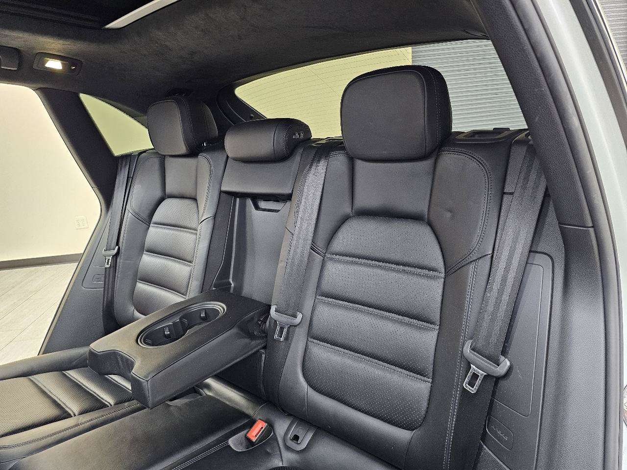 Used 2017 Porsche Macan Turbo AWD/4WD image 27