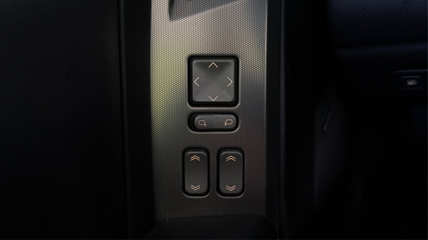 Used 2004 Cadillac XLR RWD image 36