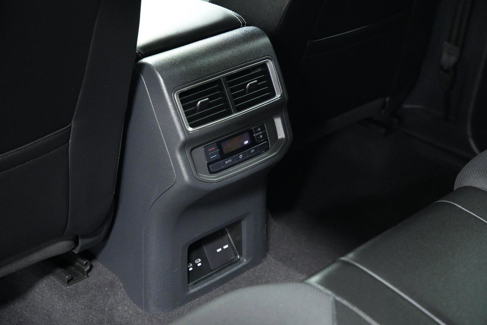 Used 2024 Volkswagen Atlas SE image 22