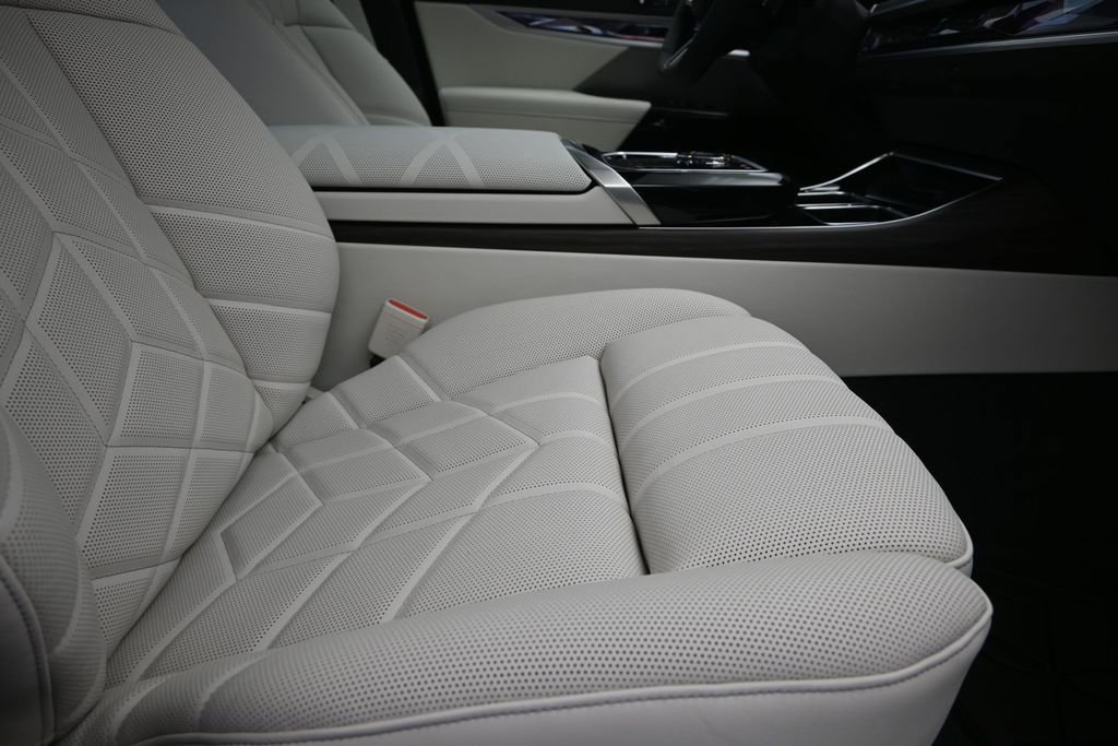 New 2026 BMW 760i xDrive w/ Executive Package AWD/4WD image 25