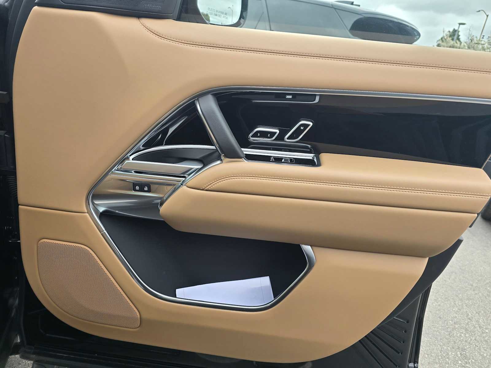 New 2025 Land Rover Range Rover Long Wheelbase SE image 11