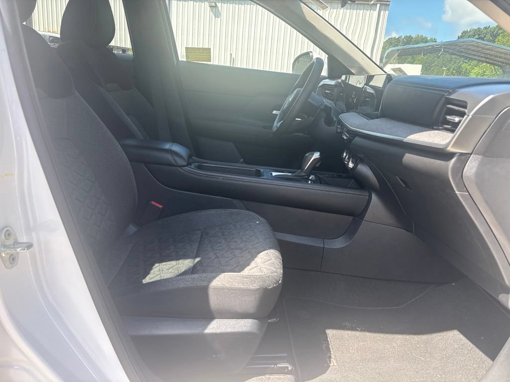 Used 2025 Nissan Kicks SV AWD/4WD image 38