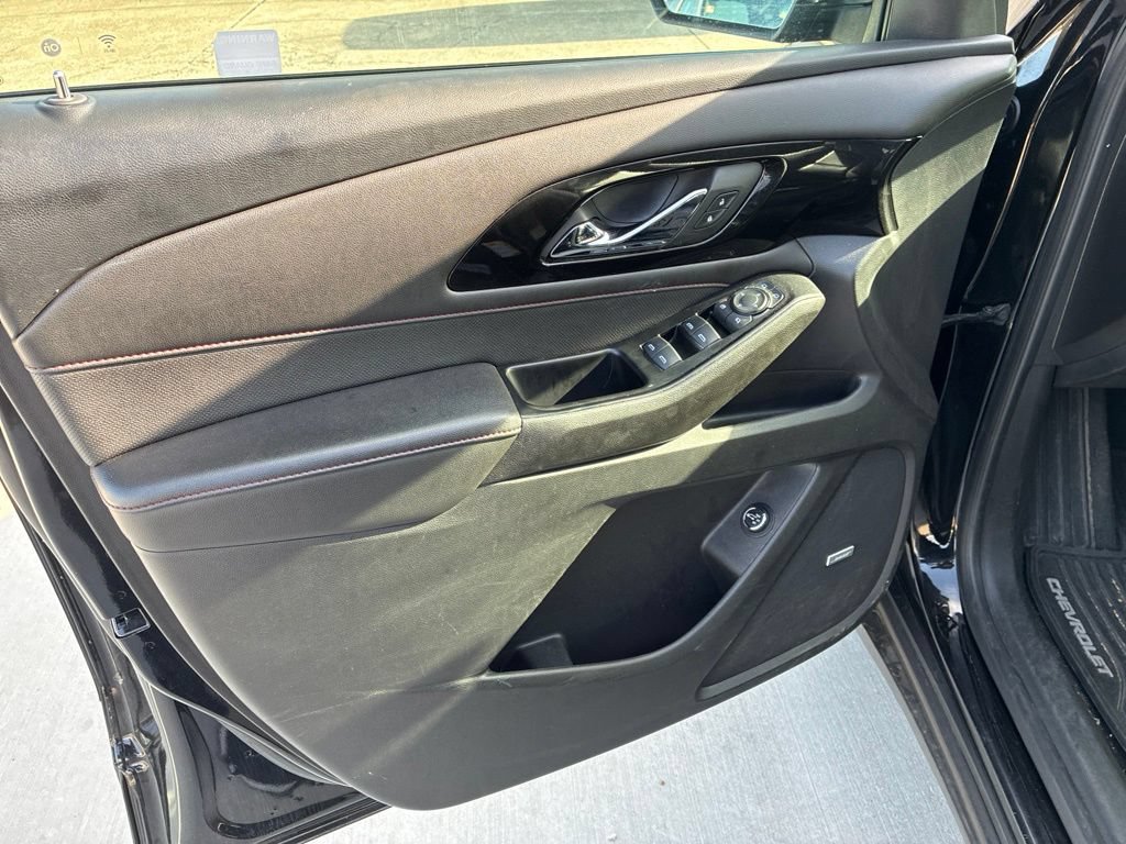 Used 2023 Chevrolet Traverse RS FWD image 25