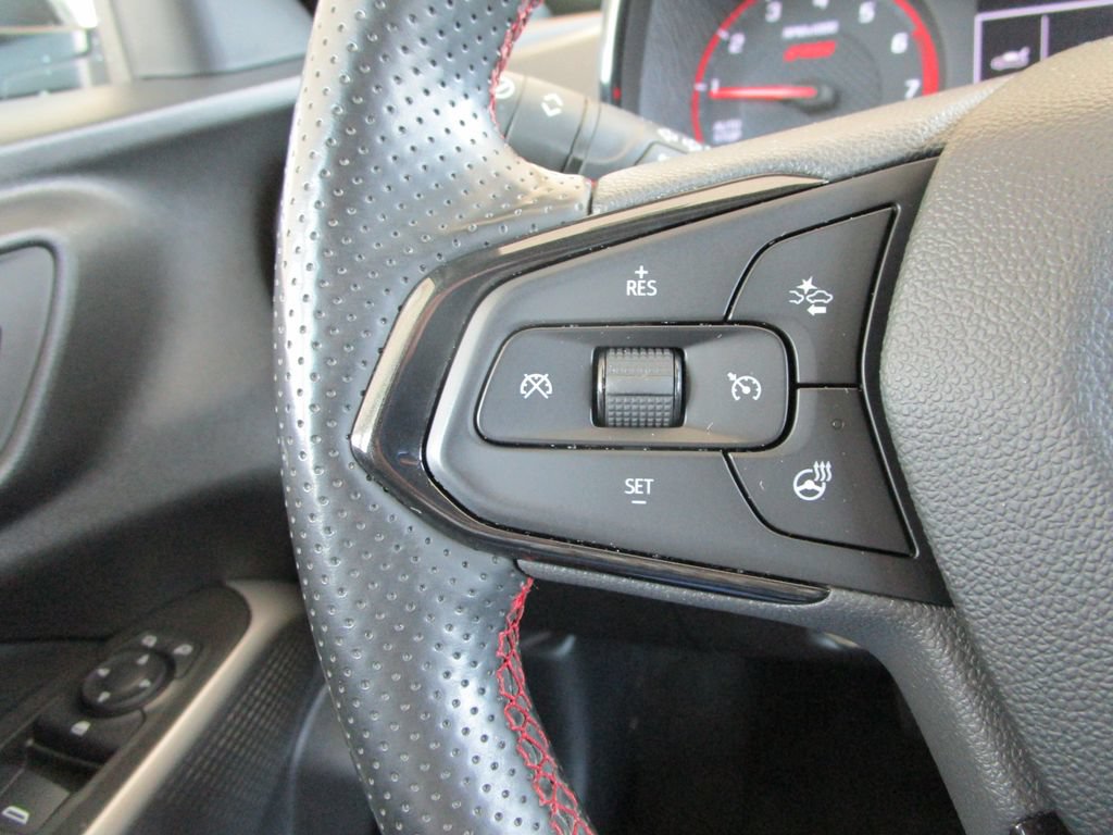 Used 2024 Chevrolet Trax RS FWD image 27