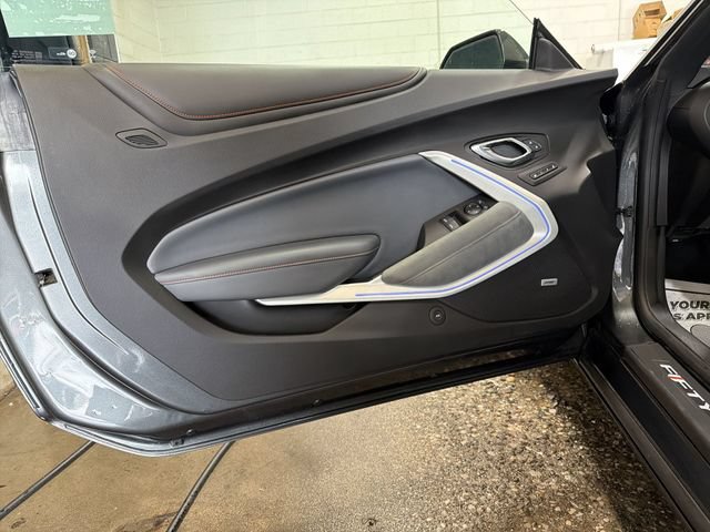 Used 2017 Chevrolet Camaro LT RWD image 13