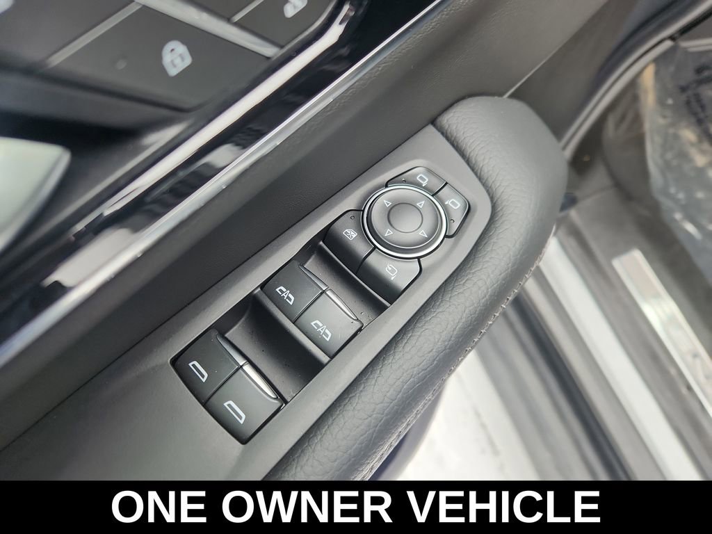 Used 2025 GMC Yukon Denali AWD/4WD image 13