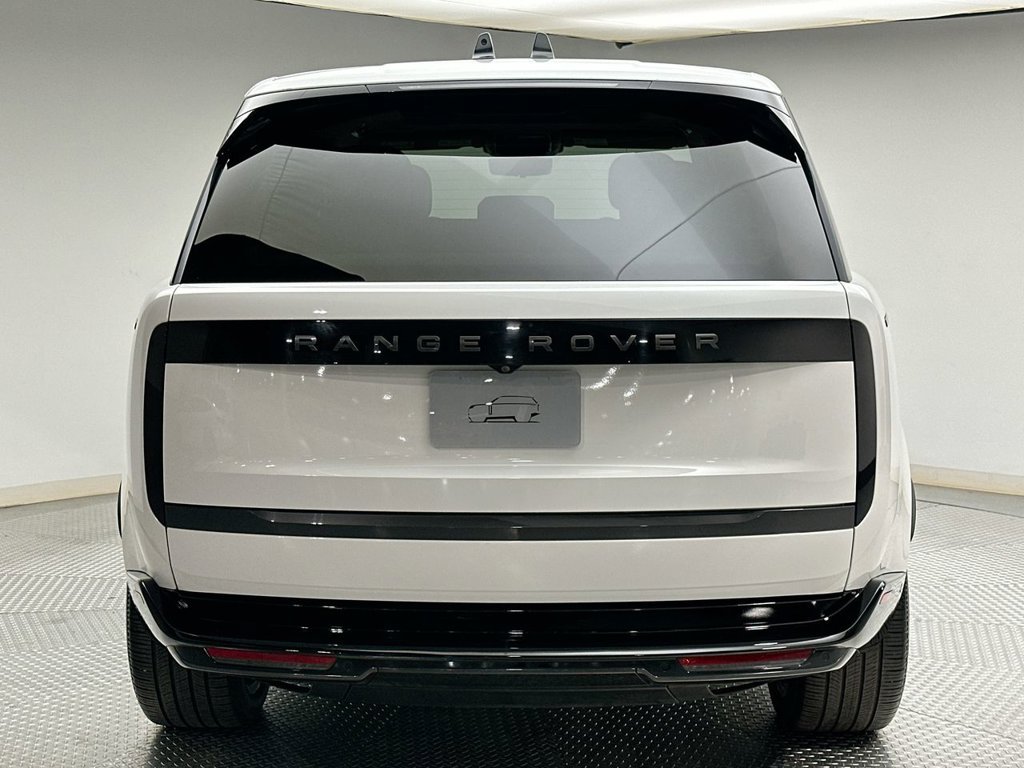 Used 2024 Land Rover Range Rover SE AWD/4WD image 12
