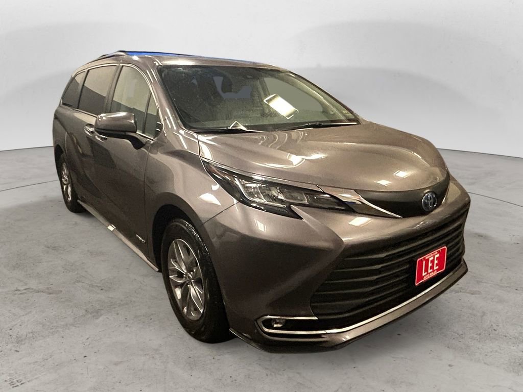 Used 2021 Toyota Sienna XLE w/ XLE Plus Package FWD image 7
