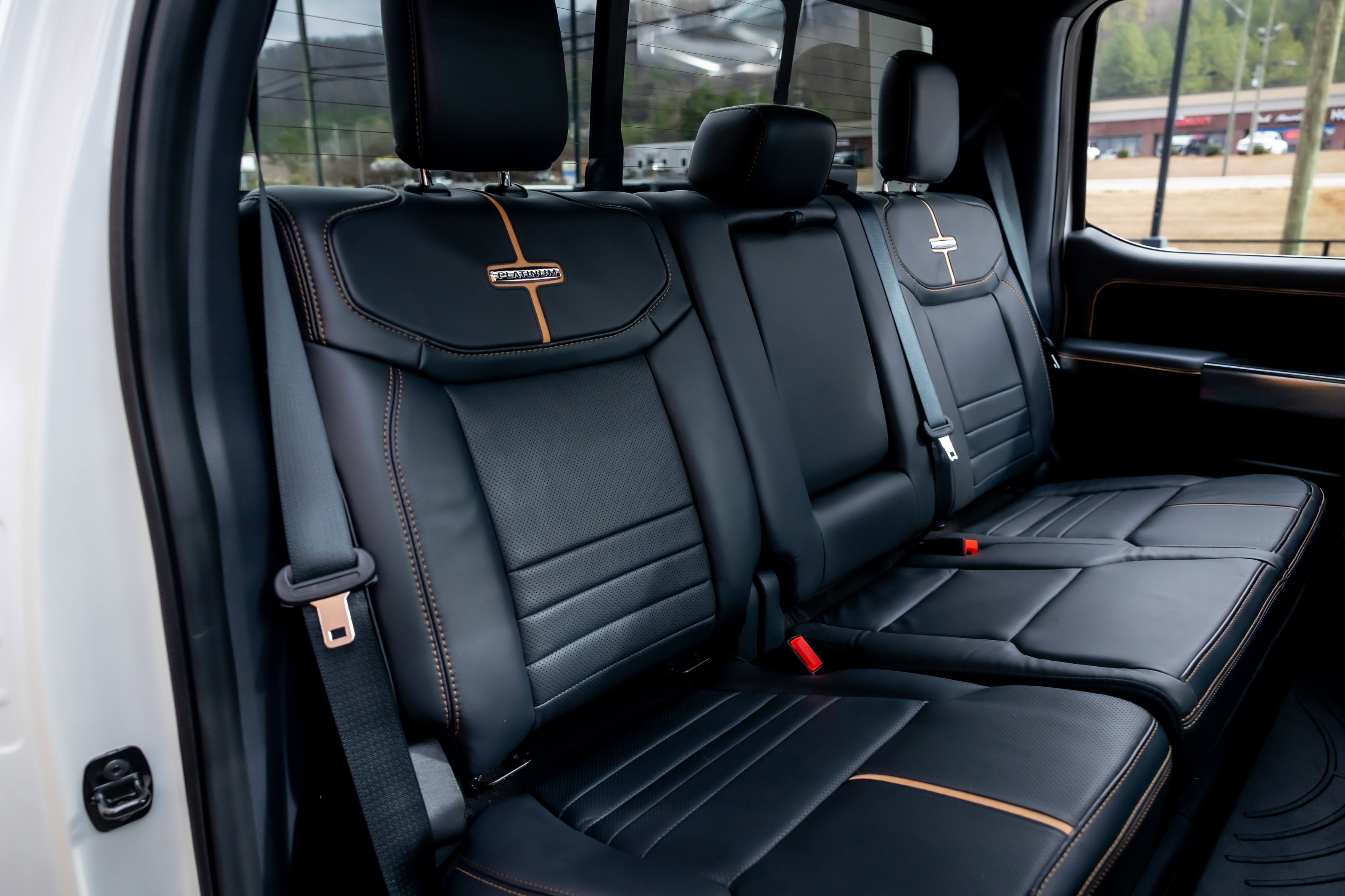 Used 2024 Ford F450 Platinum w/ FX4 Off-Road Package image 38