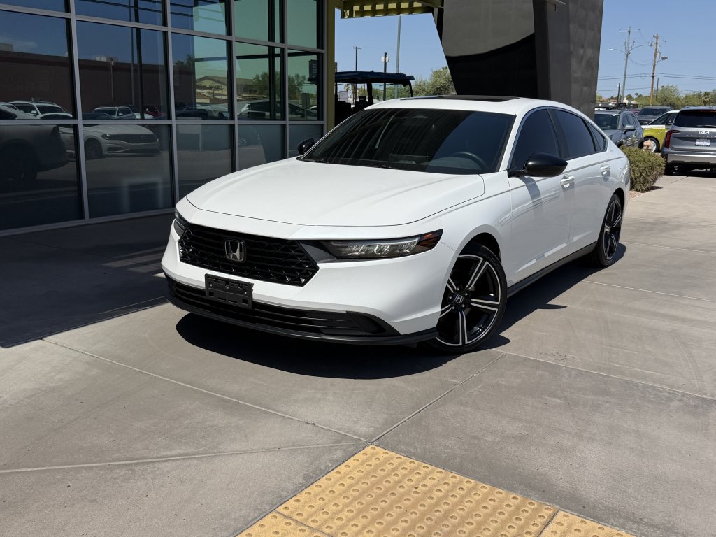 Used 2024 Honda Accord Sport image 2