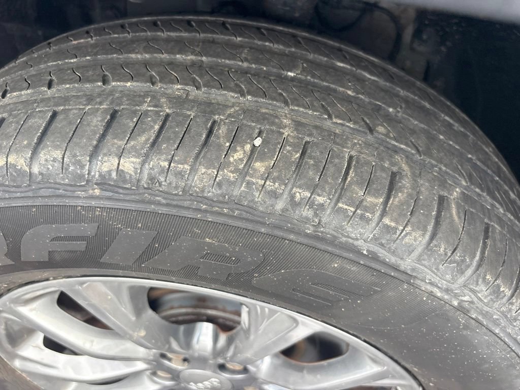 Used 2019 Jeep Cherokee Latitude Plus w/ Cold Weather Group AWD/4WD image 29
