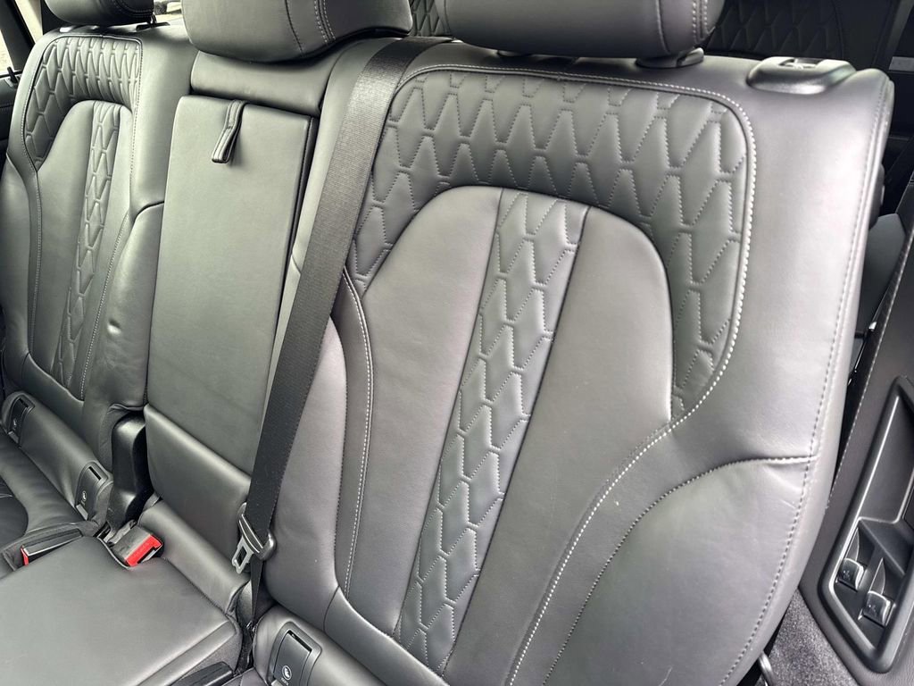 Used 2023 BMW X7 xDrive40i w/ Premium Package image 16