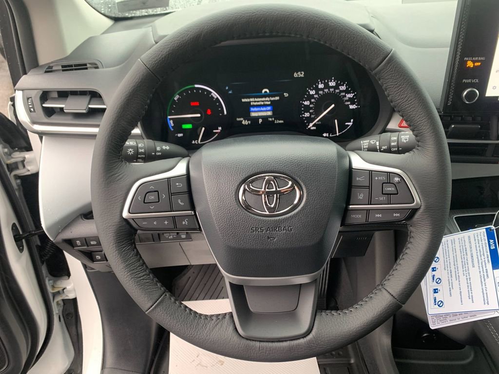 New 2026 Toyota Sienna XLE image 26