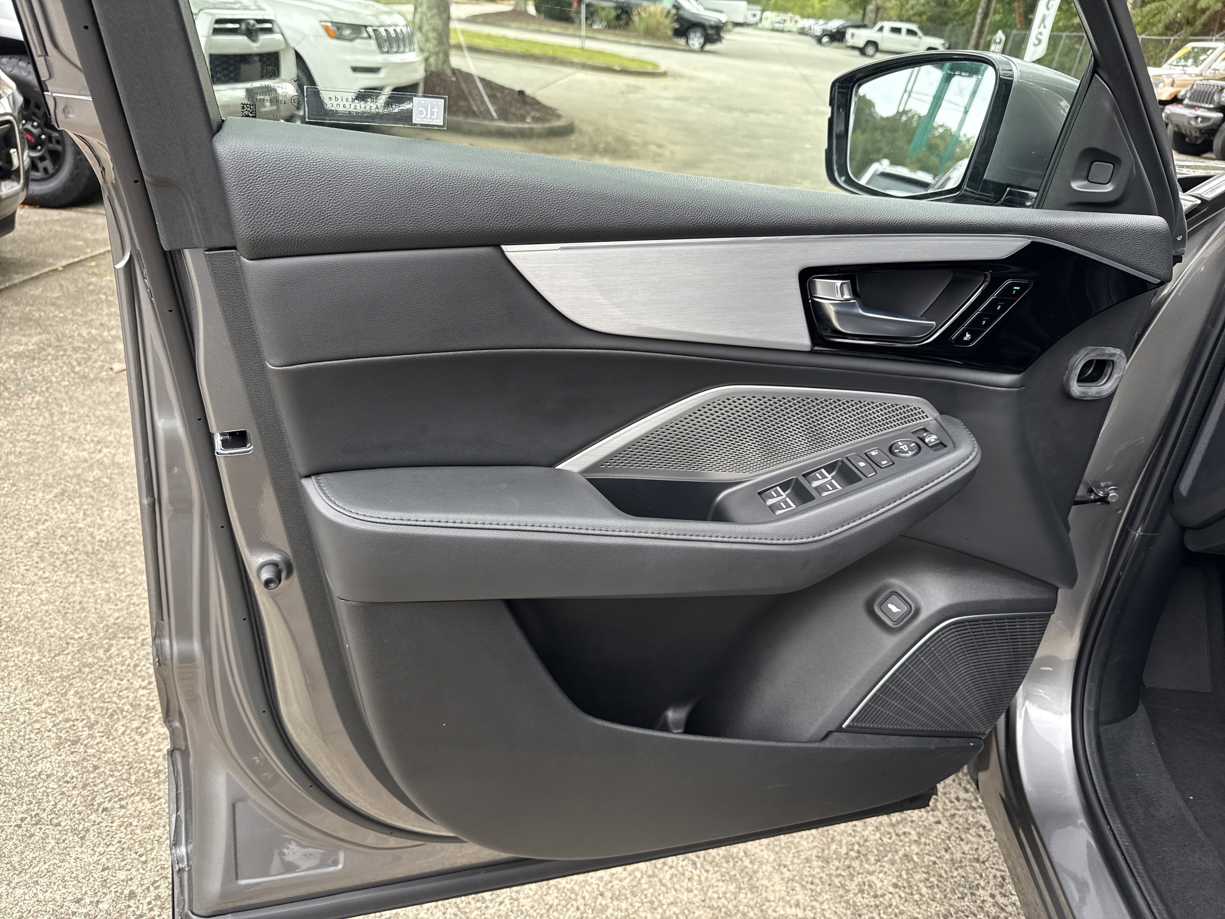 Used 2024 Acura MDX FWD image 10