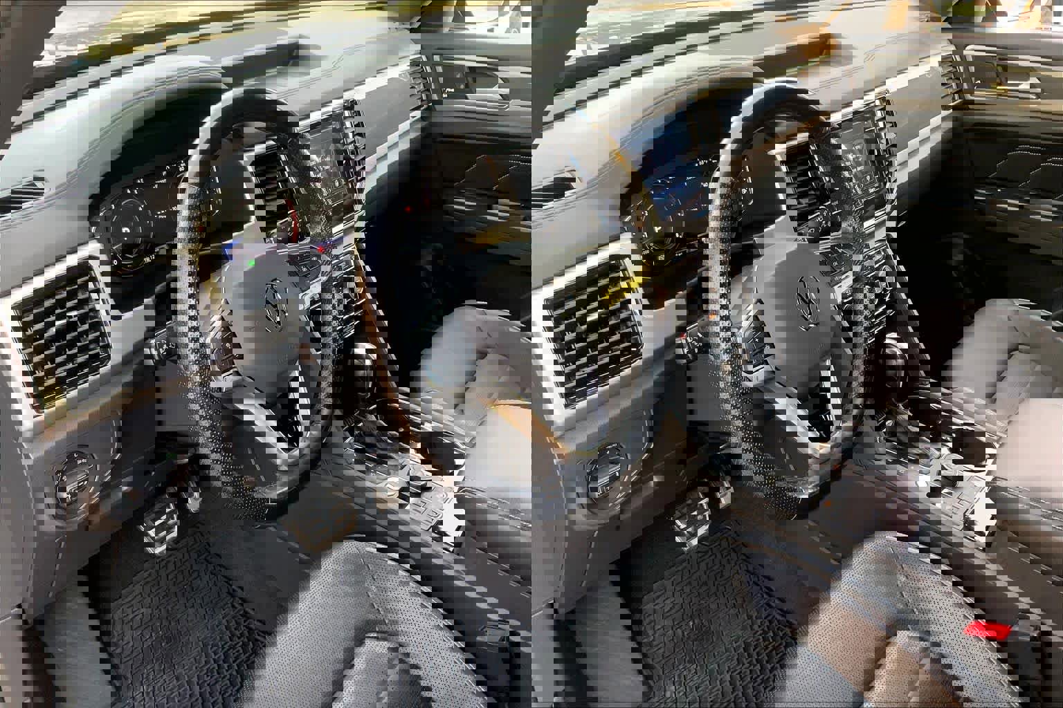 Used 2020 Volkswagen Atlas Cross Sport SEL Premium R-Line image 18