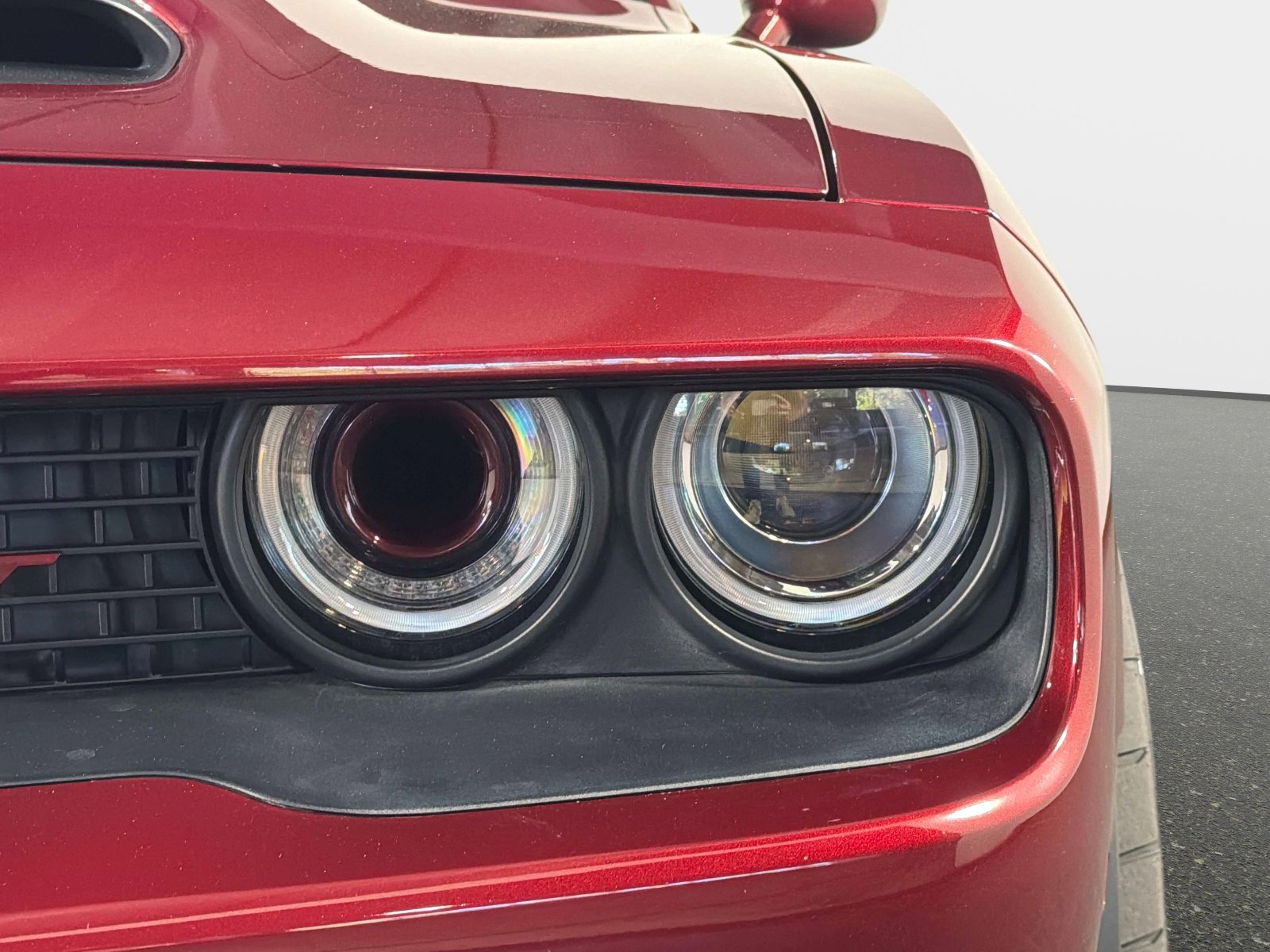 Used 2018 Dodge Challenger SRT Hellcat RWD image 9