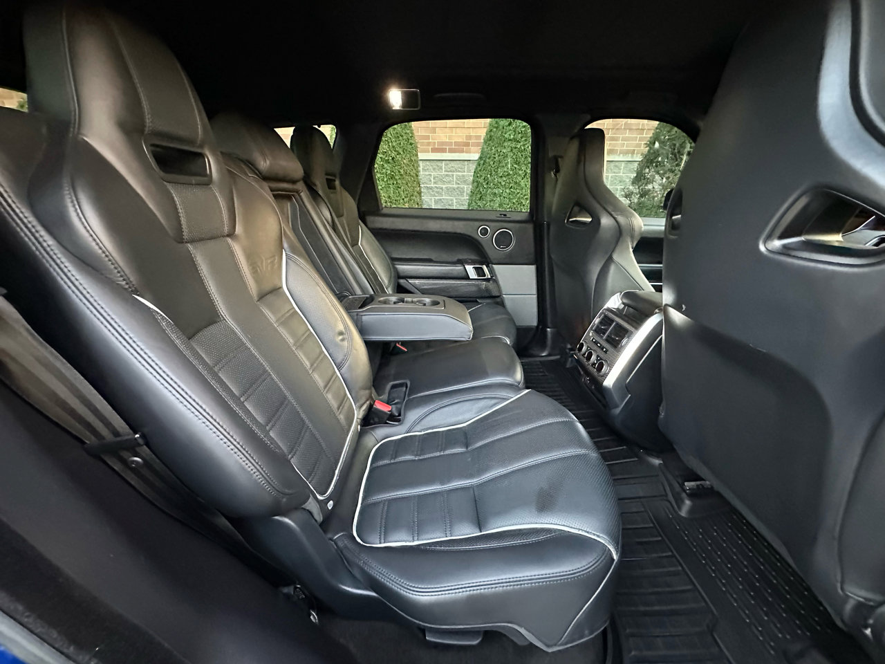 Used 2015 Land Rover Range Rover Sport SVR image 27