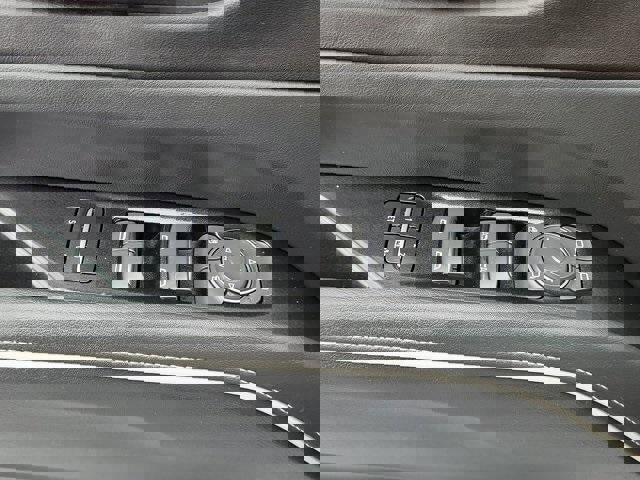 Used 2023 Cadillac Escalade Premium Luxury image 31